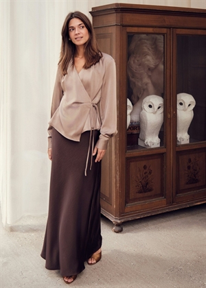 Caprina heavy sateen bluse Dark Taupe Neo Noir